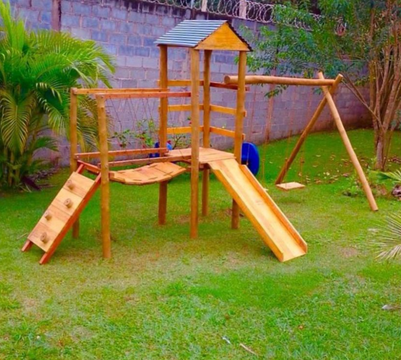 Playground de madeira para crianças